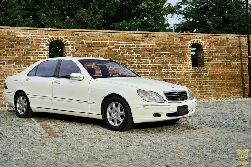 Jak skutecznie ustawić zegarek w Mercedesie W220? Praktyczny poradnik