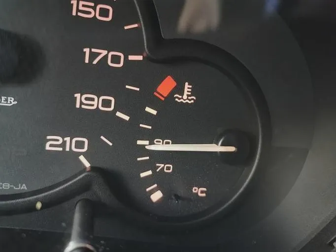 Jaka temperatura w aucie: ile stopni zimą i latem