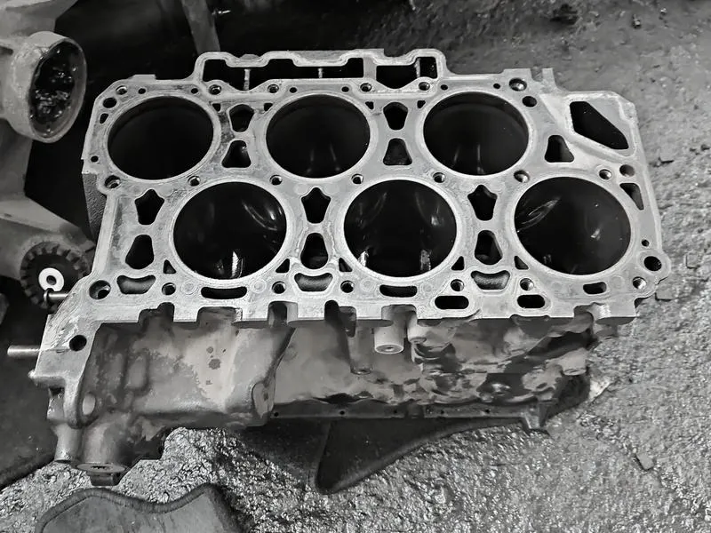Z czego jest zrobiony blok silnika? Odkryj tajemnice materiałów motoryzacyjnych