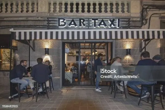 Zamówienie taxi do ulubionego restaurantu – jak to zrobić sprawnie?