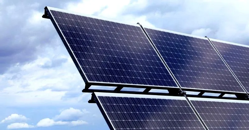 Panel słoneczny do akumulatorów