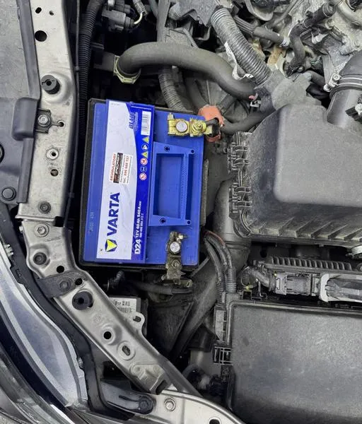Wymiana akumulatora toyota